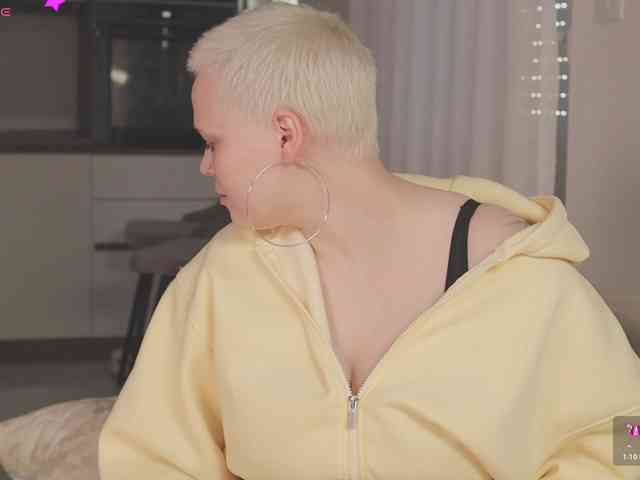 LikaBerry Live Webcam on BongaCams