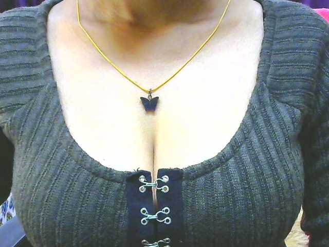 Aarju's BongaCams show and profile