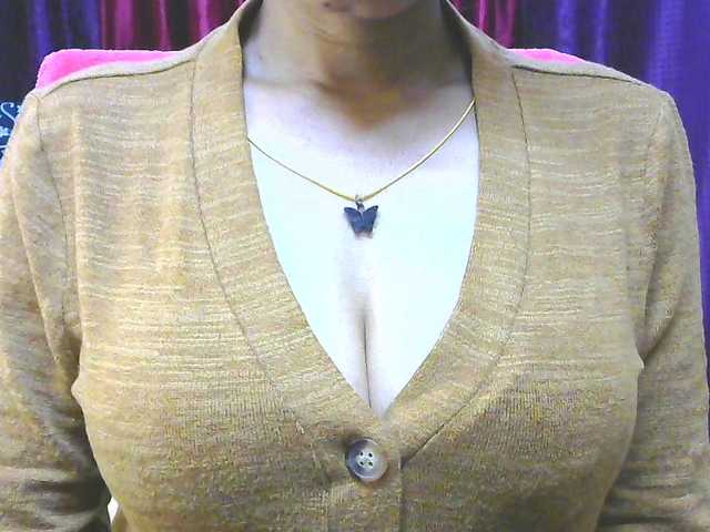 Aarju's BongaCams show and profile