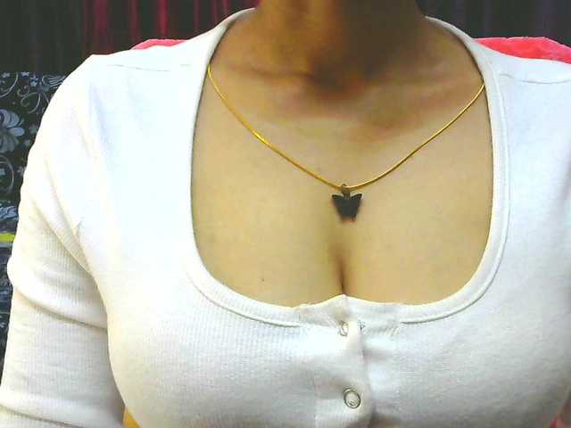 Aarju's BongaCams show and profile