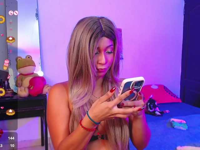 AnnieBlu3's BongaCams show and profile