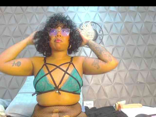 Meyer-lucia77 webcam
