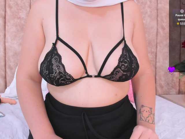 adiila's BongaCams show and profile