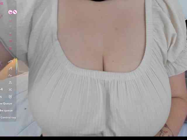adiila webcam