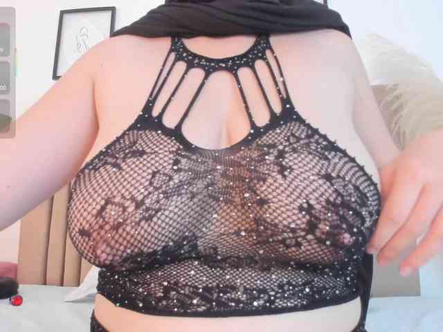 adiila webcam