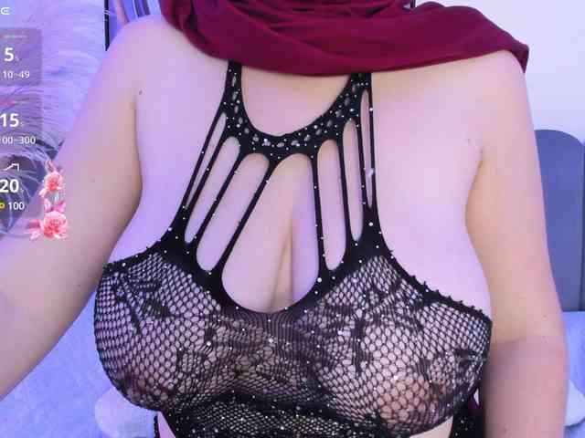 adiila webcam