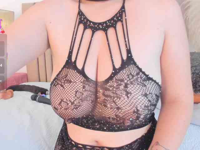 adiila webcam