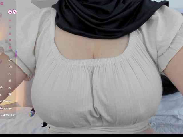 adiila webcam