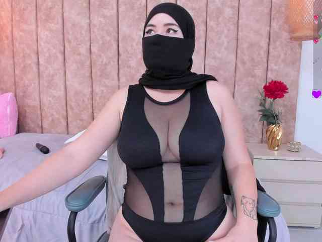 adiila Live Webcam on BongaCams