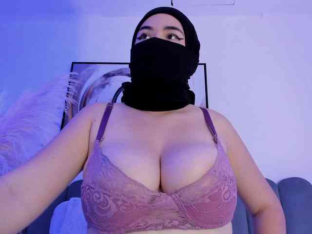 adiila webcam