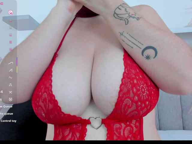 adiila webcam