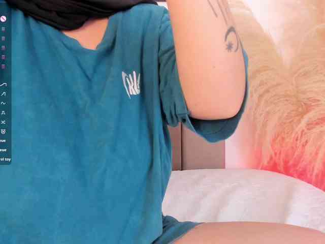 adiila webcam