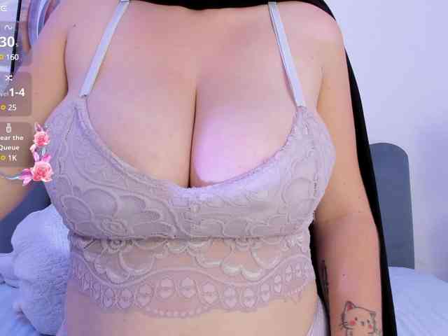 adiila webcam