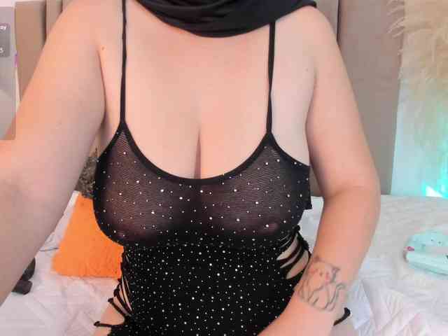 adiila webcam
