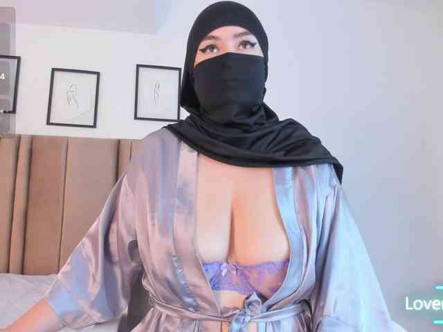 adiila webcam