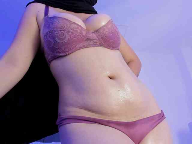 adiila webcam