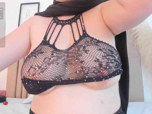 adiila webcam