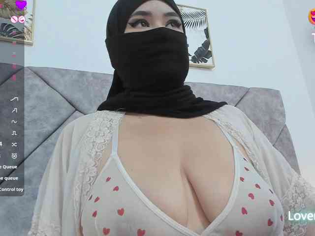 adiila Live Webcam on BongaCams