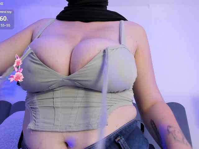 adiila webcam