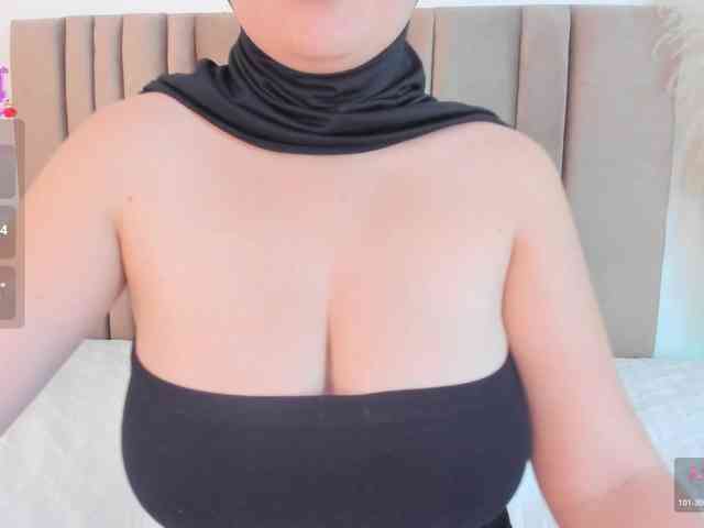adiila webcam
