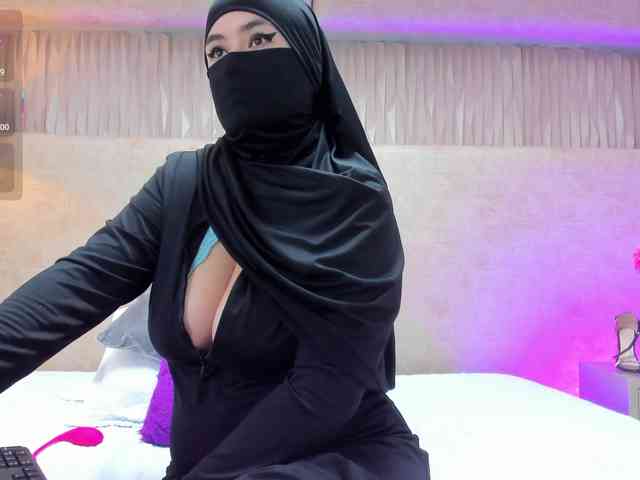 adiila webcam