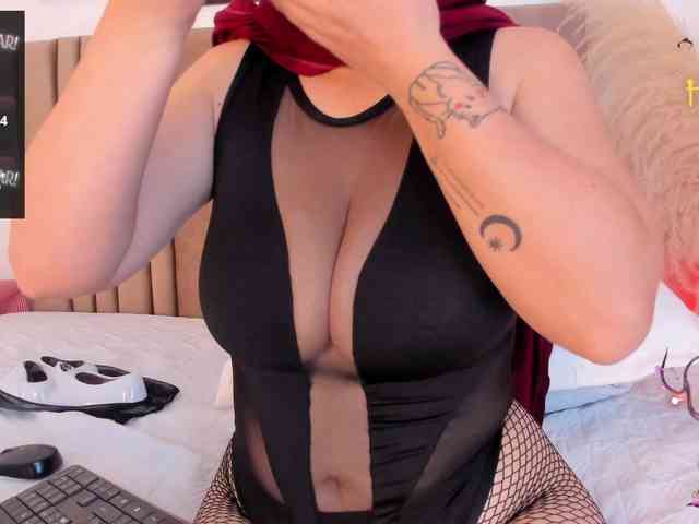 adiila webcam