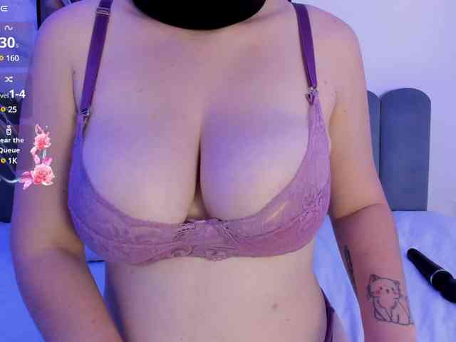 adiila webcam