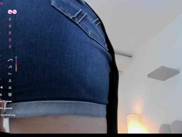 adiila webcam