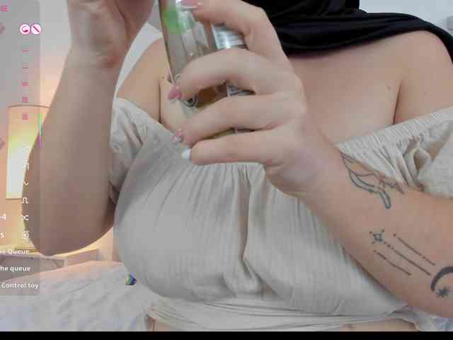 adiila webcam