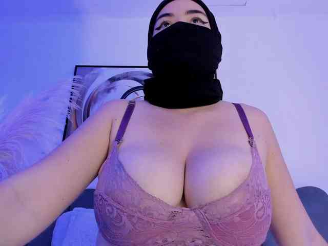 adiila webcam