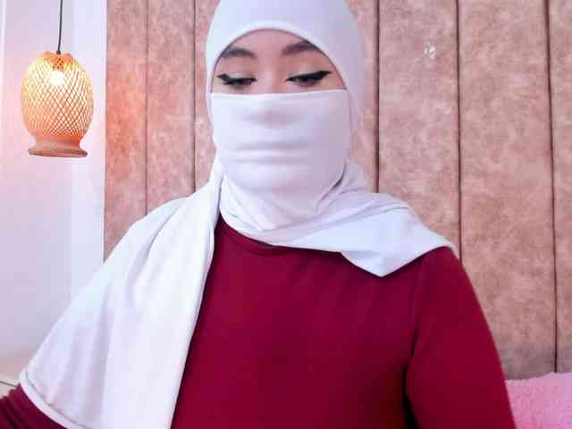 adiila Live Webcam on BongaCams