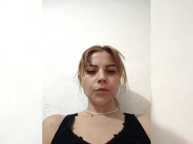 MiamiMur's BongaCams show and profile
