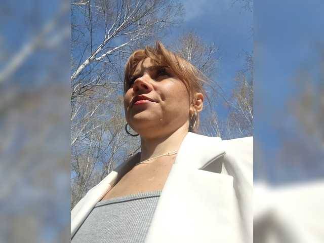 MiamiMur's BongaCams show and profile