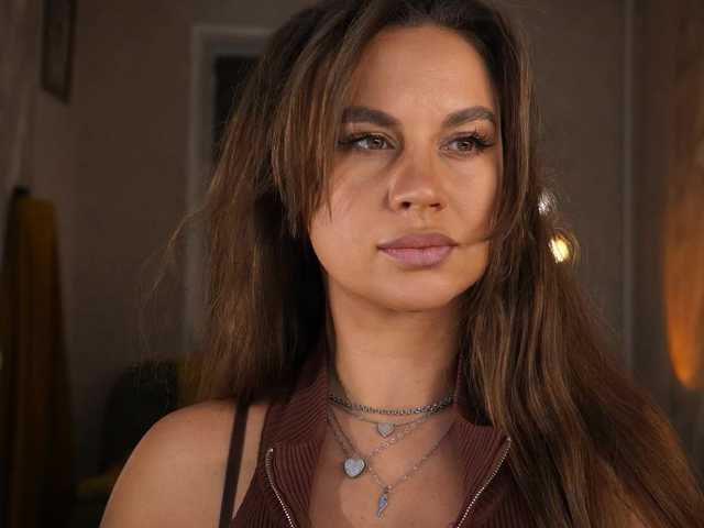 MiamiMur's BongaCams show and profile