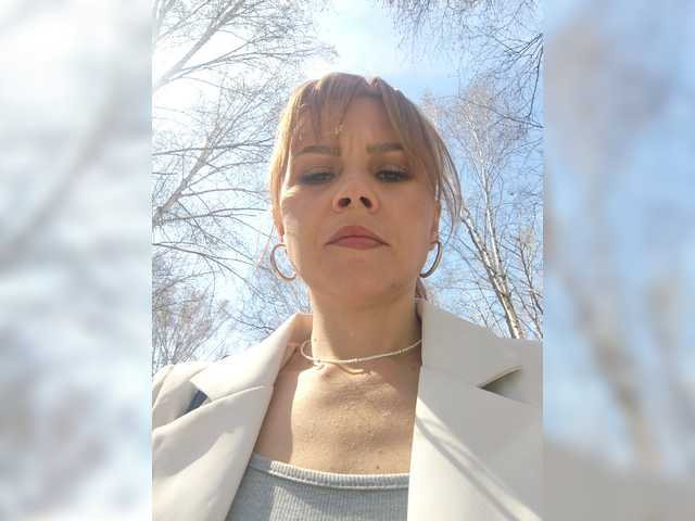 MiamiMur's BongaCams show and profile