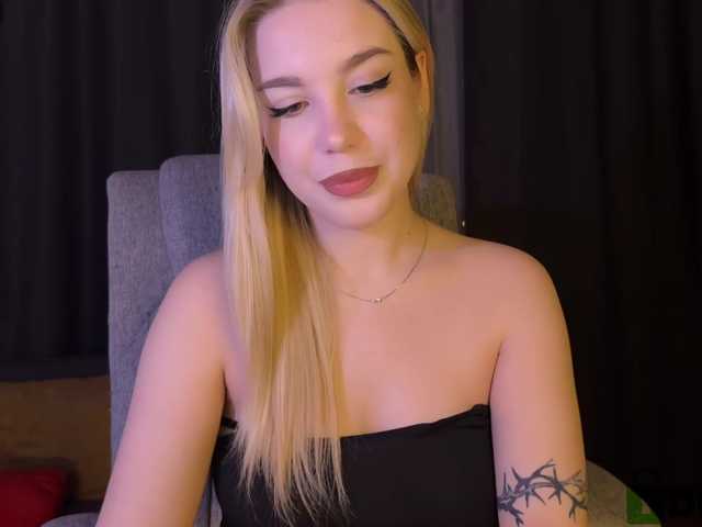 MiamiMur's BongaCams show and profile