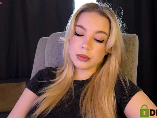 MiamiMur's BongaCams show and profile