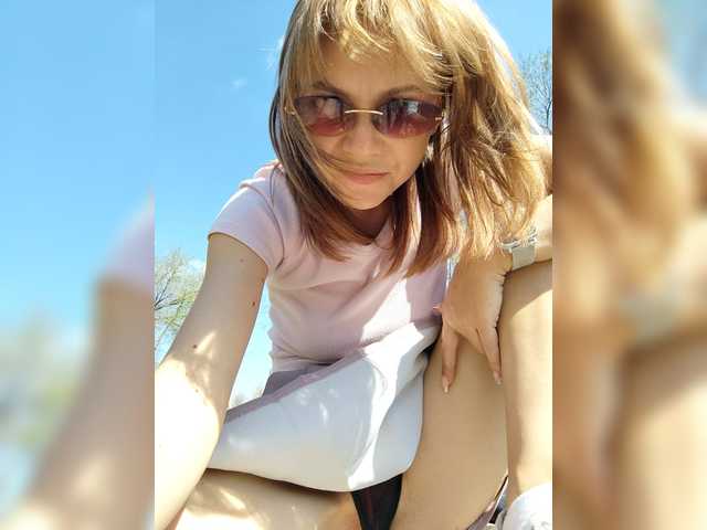 MiamiMur's BongaCams show and profile