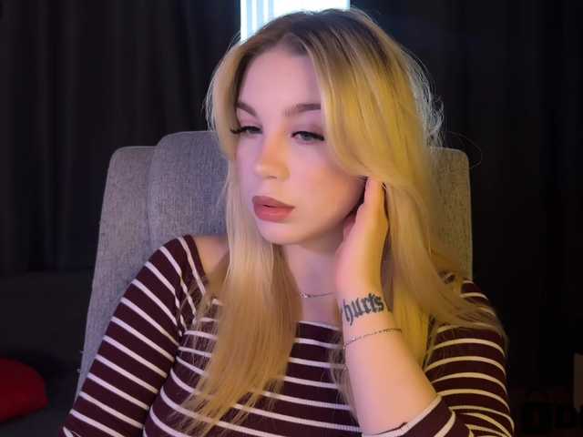 MiamiMur live cam profile