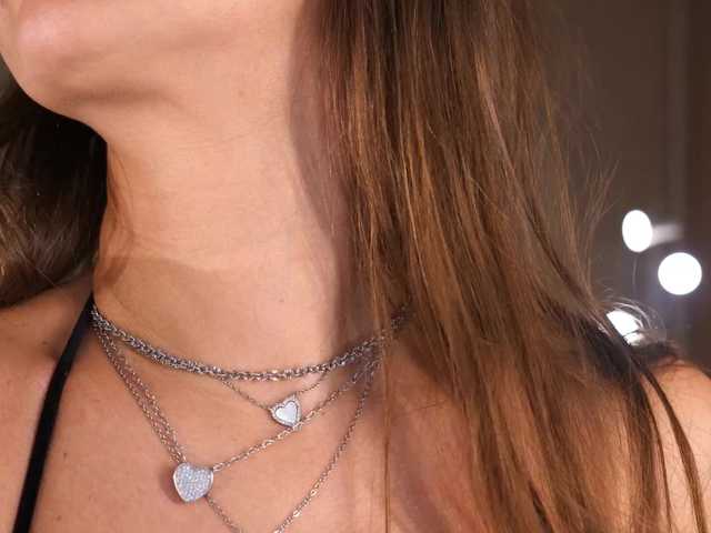 MiamiMur's BongaCams show and profile