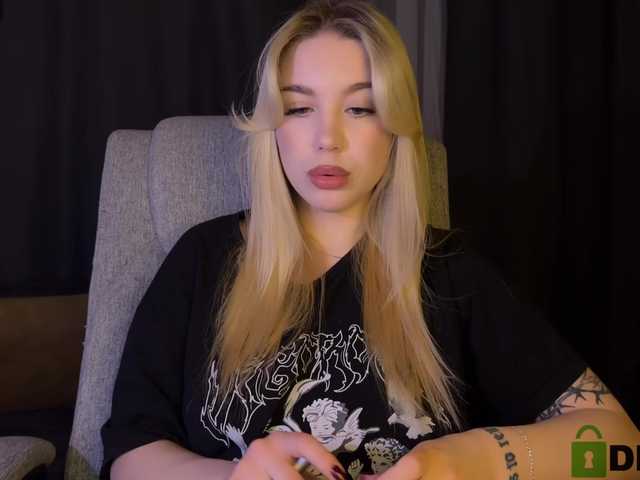 MiamiMur's BongaCams show and profile