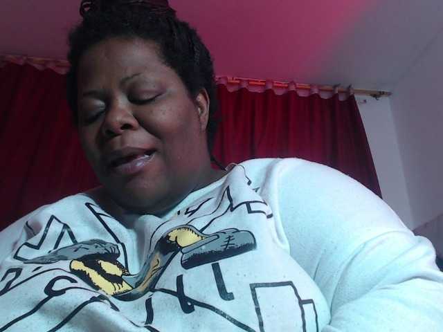 ShantalBBW's BongaCams show and profile