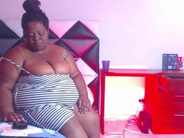 ShantalBBW webcam