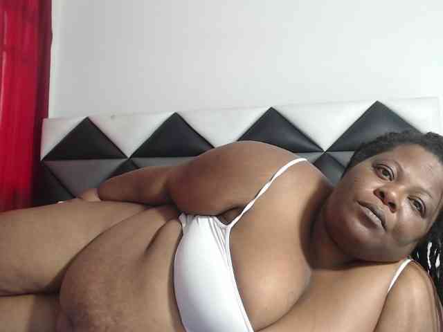 ShantalBBW webcam