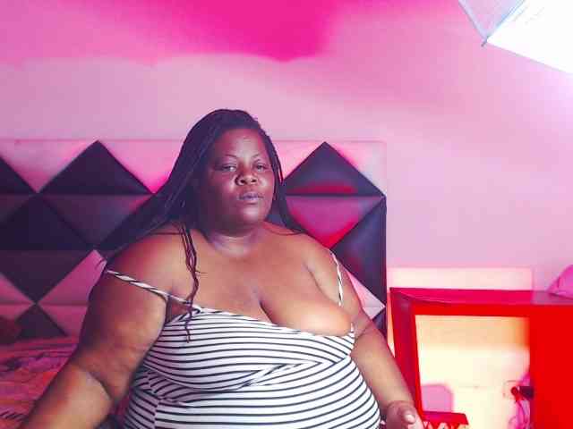 ShantalBBW webcam