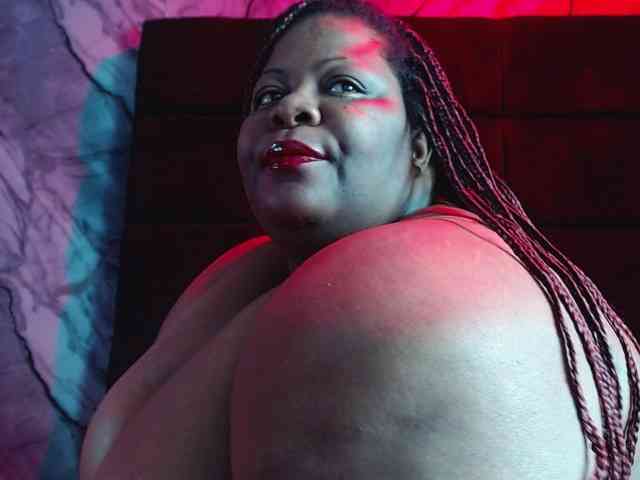 ShantalBBW webcam