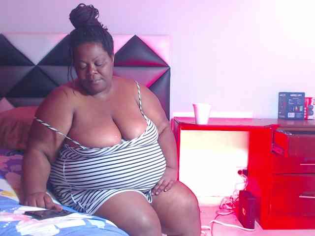 ShantalBBW webcam
