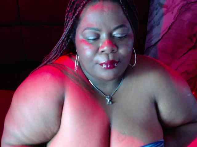 ShantalBBW webcam
