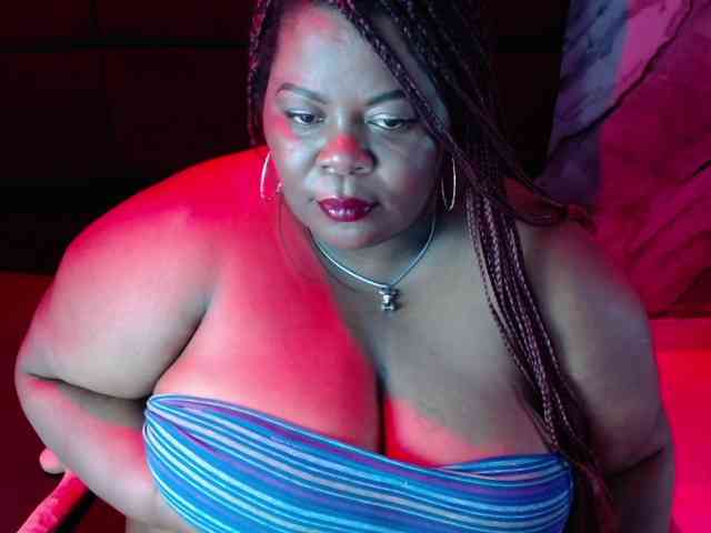 ShantalBBW webcam