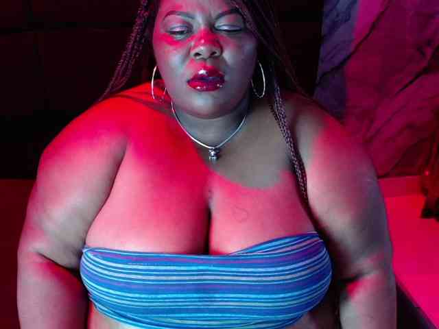 ShantalBBW webcam